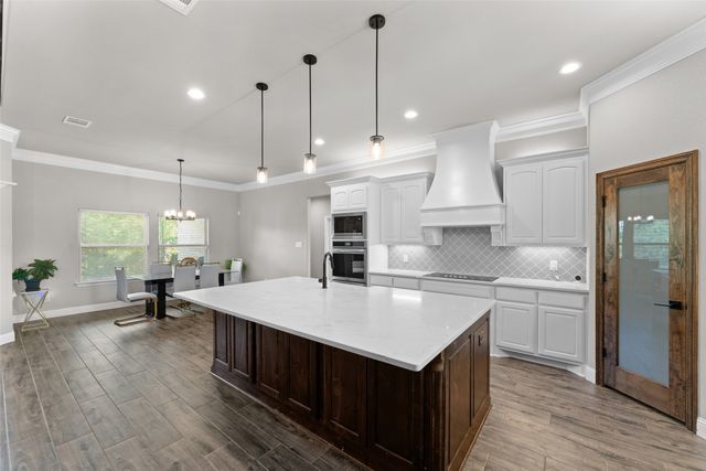 1055 Meadow Wood Terrace, Azle, TX 76020