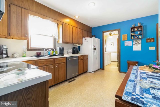 1712 NEWVILLE RD, Carlisle, PA 17015