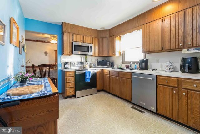 1712 NEWVILLE RD, Carlisle, PA 17015