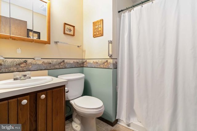 1712 NEWVILLE RD, Carlisle, PA 17015