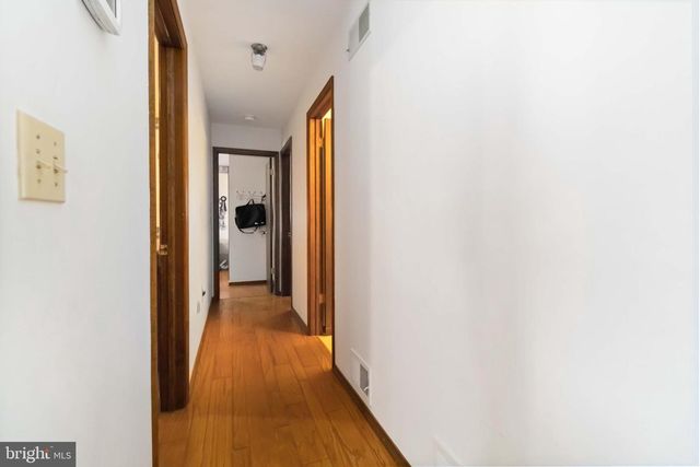 1712 NEWVILLE RD, Carlisle, PA 17015