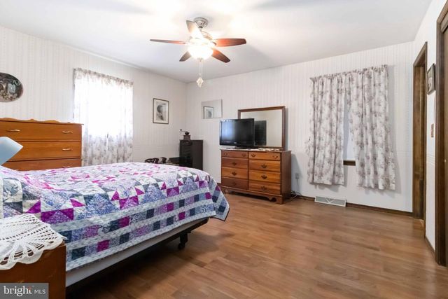 1712 NEWVILLE RD, Carlisle, PA 17015