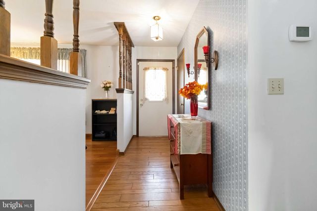 1712 NEWVILLE RD, Carlisle, PA 17015