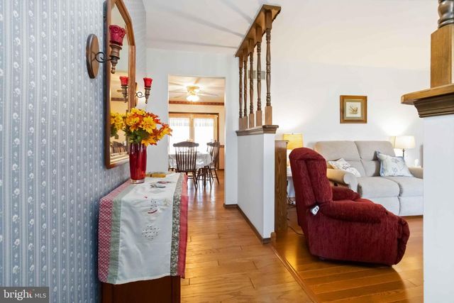 1712 NEWVILLE RD, Carlisle, PA 17015