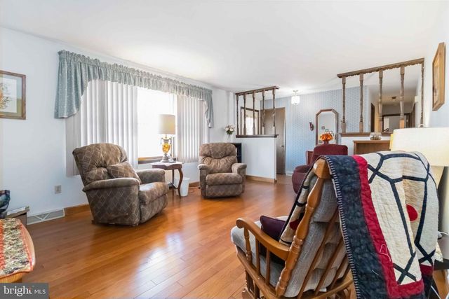 1712 NEWVILLE RD, Carlisle, PA 17015