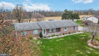 1712 NEWVILLE RD, Carlisle, PA 17015