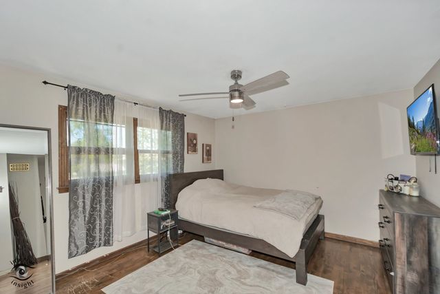 825 Walnut Drive, Darien, IL 60561