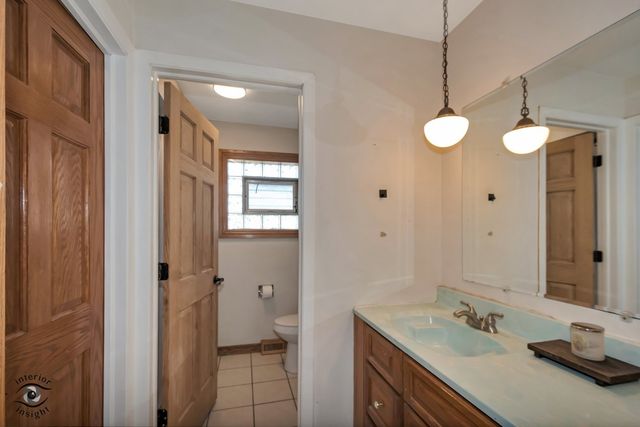 825 Walnut Drive, Darien, IL 60561