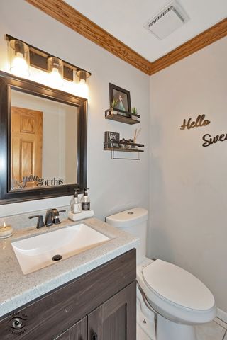 825 Walnut Drive, Darien, IL 60561