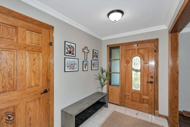 825 Walnut Drive, Darien, IL 60561