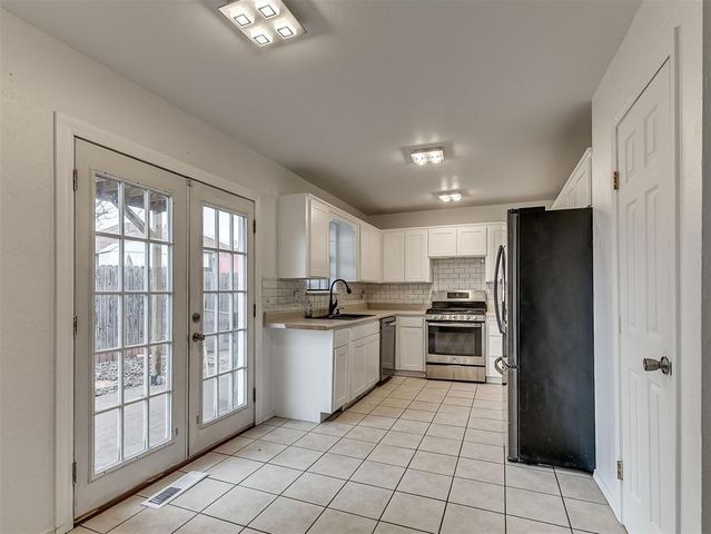 2101 NE 11th Street, Moore, OK 73160