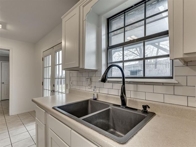 2101 NE 11th Street, Moore, OK 73160