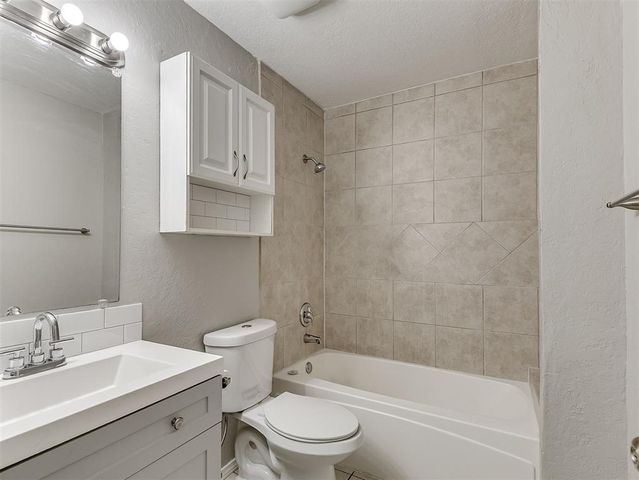 2101 NE 11th Street, Moore, OK 73160