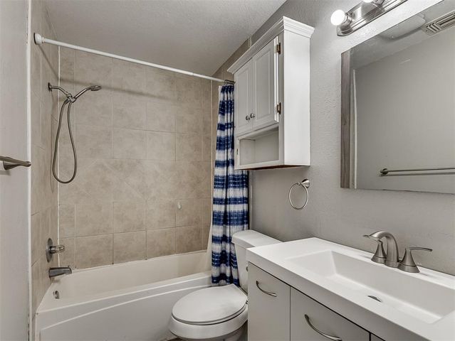 2101 NE 11th Street, Moore, OK 73160