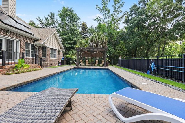 44 Aberdeen Way, Pawleys Island, SC 29585