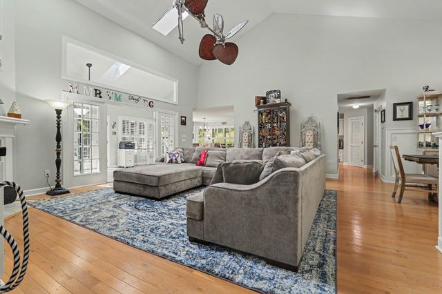 44 Aberdeen Way, Pawleys Island, SC 29585
