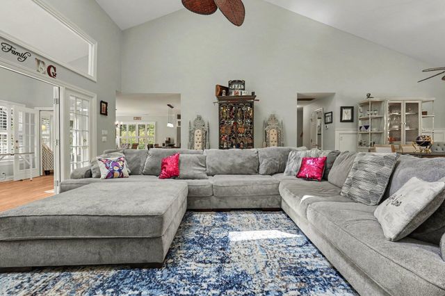 44 Aberdeen Way, Pawleys Island, SC 29585