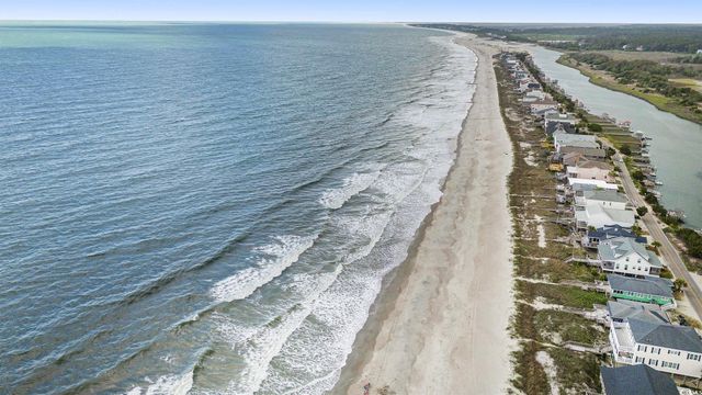 44 Aberdeen Way, Pawleys Island, SC 29585