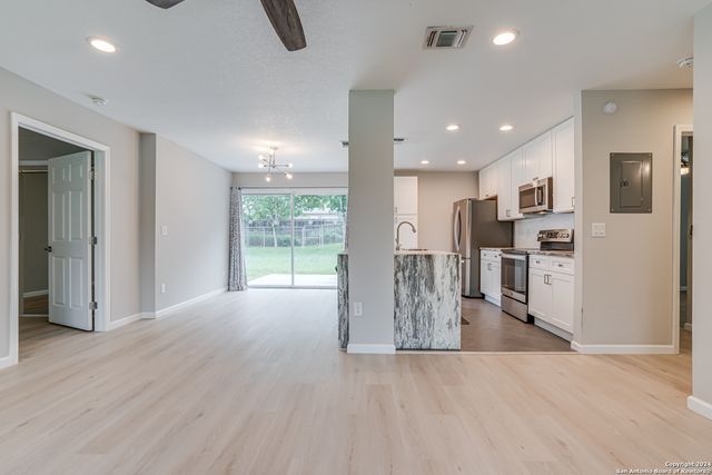 323 SENOVA DR, San Antonio, TX 78216