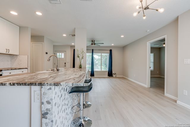 323 SENOVA DR, San Antonio, TX 78216