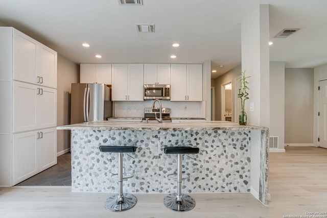 323 SENOVA DR, San Antonio, TX 78216