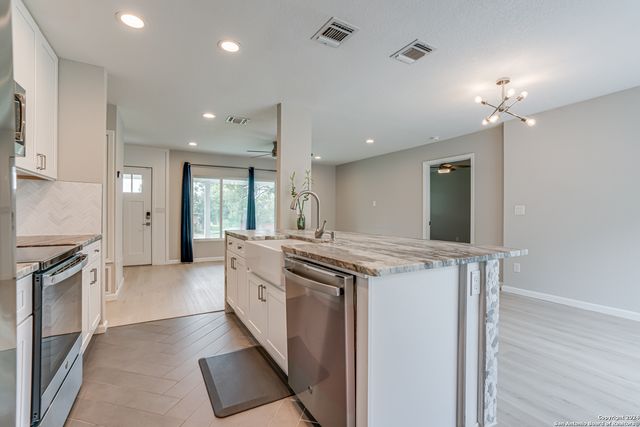323 SENOVA DR, San Antonio, TX 78216