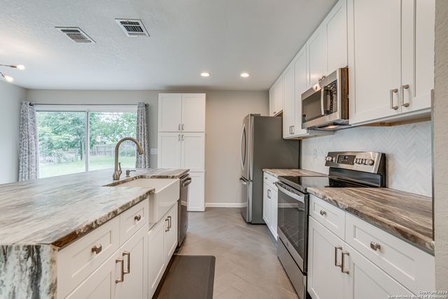 323 SENOVA DR, San Antonio, TX 78216
