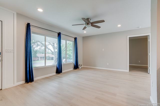 323 SENOVA DR, San Antonio, TX 78216