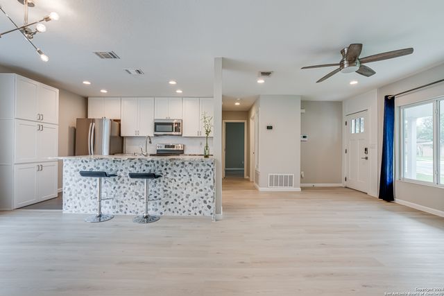 323 SENOVA DR, San Antonio, TX 78216