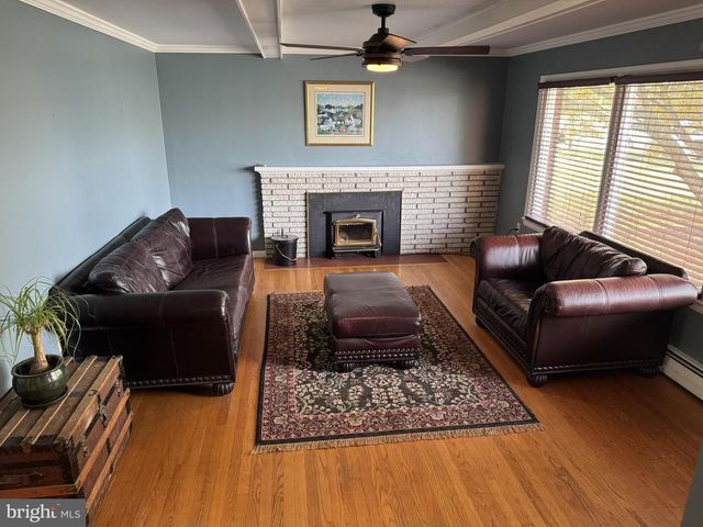 328 JAMESTOWN RD, Front Royal, VA 22630