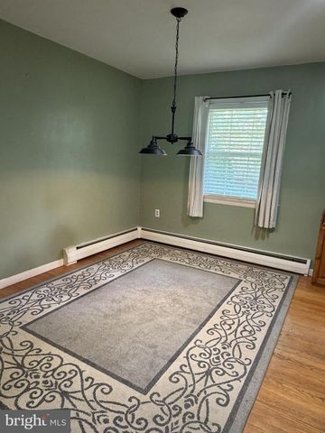 328 JAMESTOWN RD, Front Royal, VA 22630