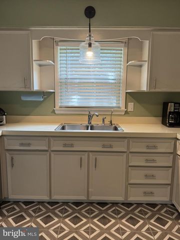328 JAMESTOWN RD, Front Royal, VA 22630