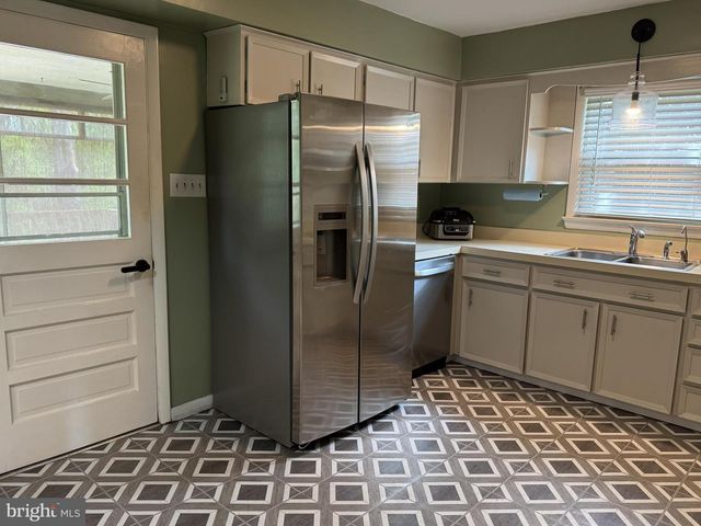 328 JAMESTOWN RD, Front Royal, VA 22630