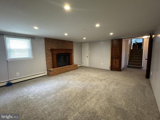 328 JAMESTOWN RD, Front Royal, VA 22630
