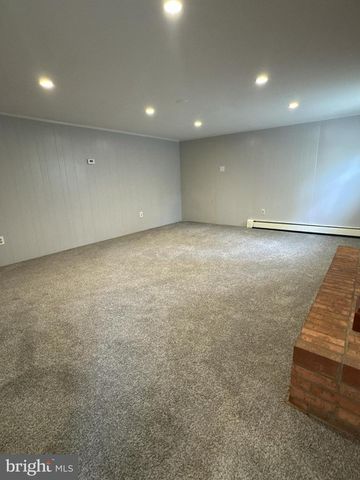 328 JAMESTOWN RD, Front Royal, VA 22630