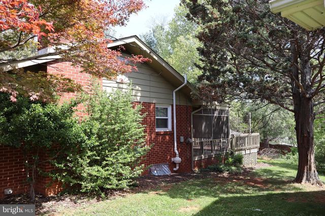 328 JAMESTOWN RD, Front Royal, VA 22630