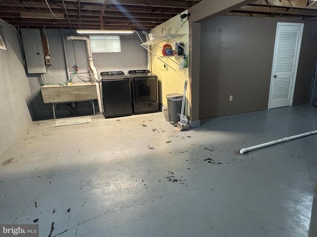 328 JAMESTOWN RD, Front Royal, VA 22630
