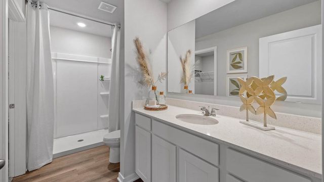 2874 Grassland Court, Hiawatha, IA 52233