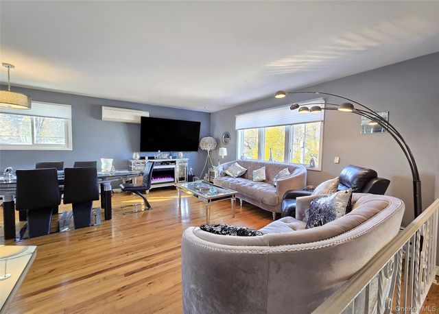 430 Heathcote Road, Lindenhurst, NY 11757