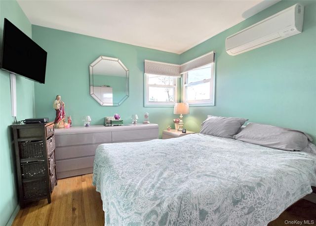 430 Heathcote Road, Lindenhurst, NY 11757