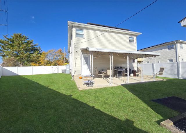 430 Heathcote Road, Lindenhurst, NY 11757