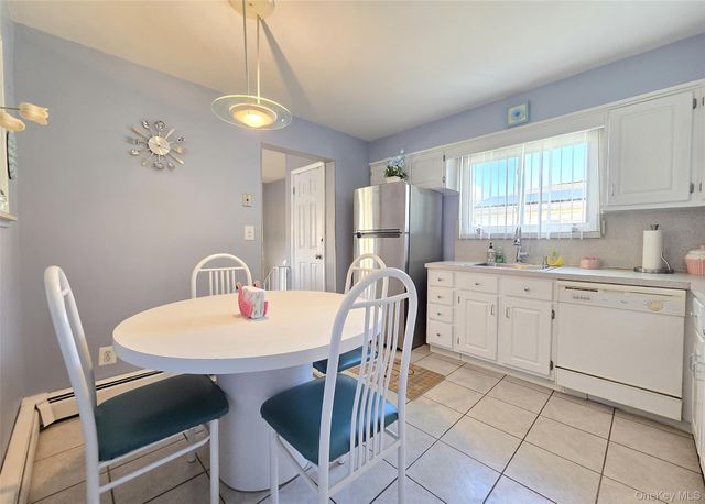 430 Heathcote Road, Lindenhurst, NY 11757