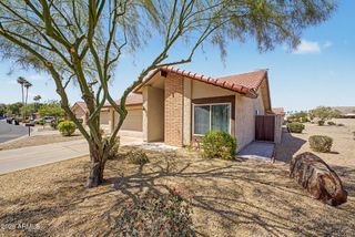 5212 E TAMBLO Drive, Phoenix, AZ 85044