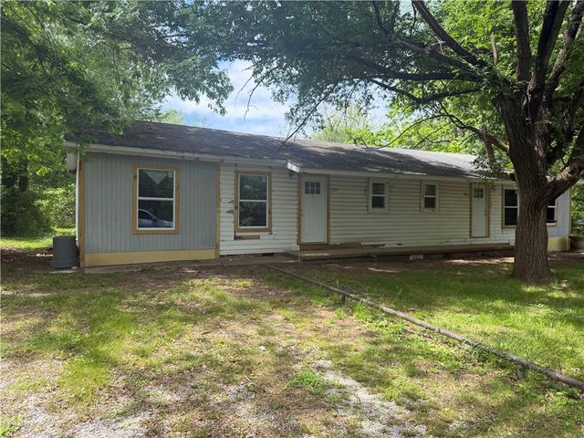1806 N C Street, Rogers, AR 72756
