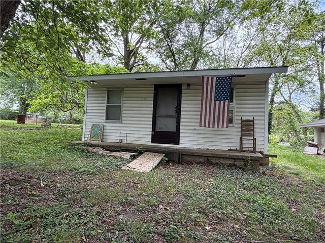 1806 N C Street, Rogers, AR 72756