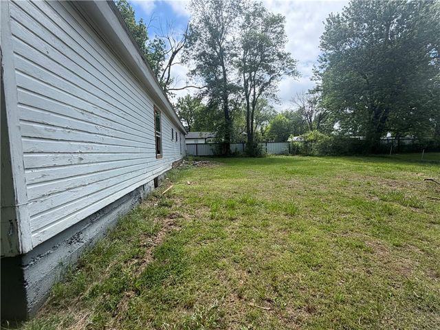 1806 N C Street, Rogers, AR 72756