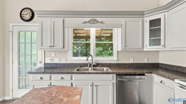 503 Farmingdale Road SE, Huntsville, AL 35803