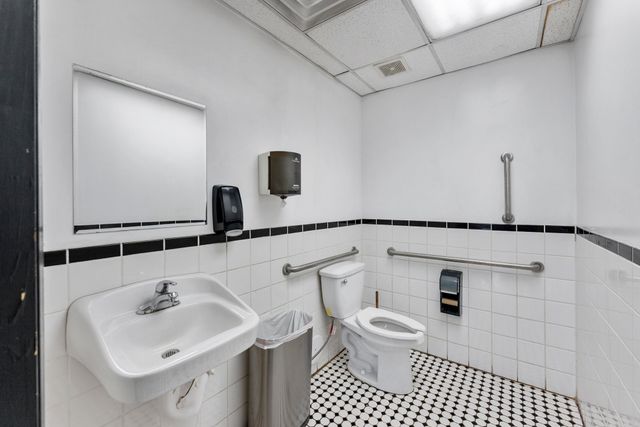 4201 E Lake Street, Minneapolis, MN 55406