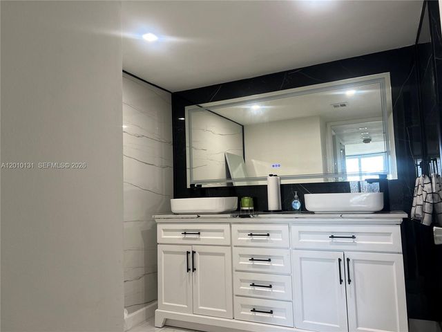 1717 N Bayshore Dr A-3039, Miami, FL 33132