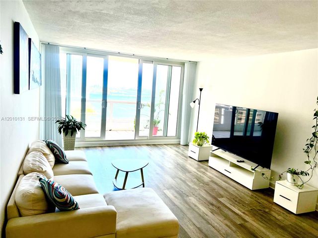 1717 N Bayshore Dr A-3039, Miami, FL 33132